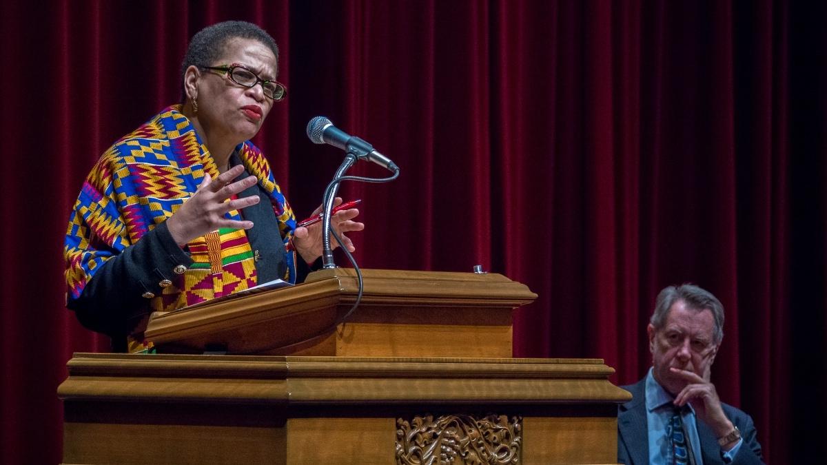 Julianne Malveaux speaking at 澳门金沙线上赌博官网